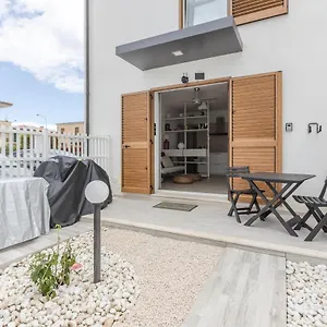 Comfy W/ Private Parking , Pula Italia